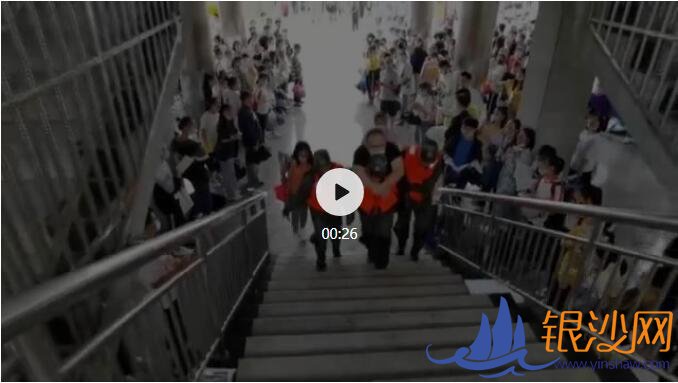 灾害无情人有情,这些画面,好暖!