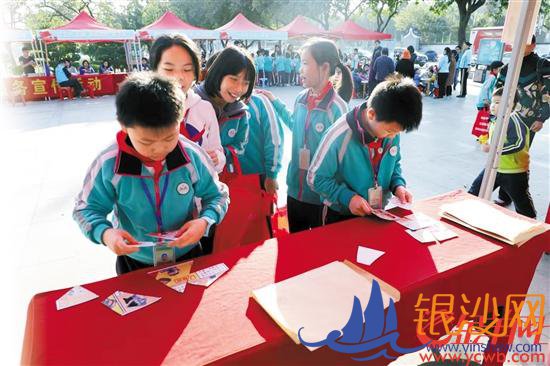 【走向我们的小康生活】民主法治一路守护百姓的美好生活