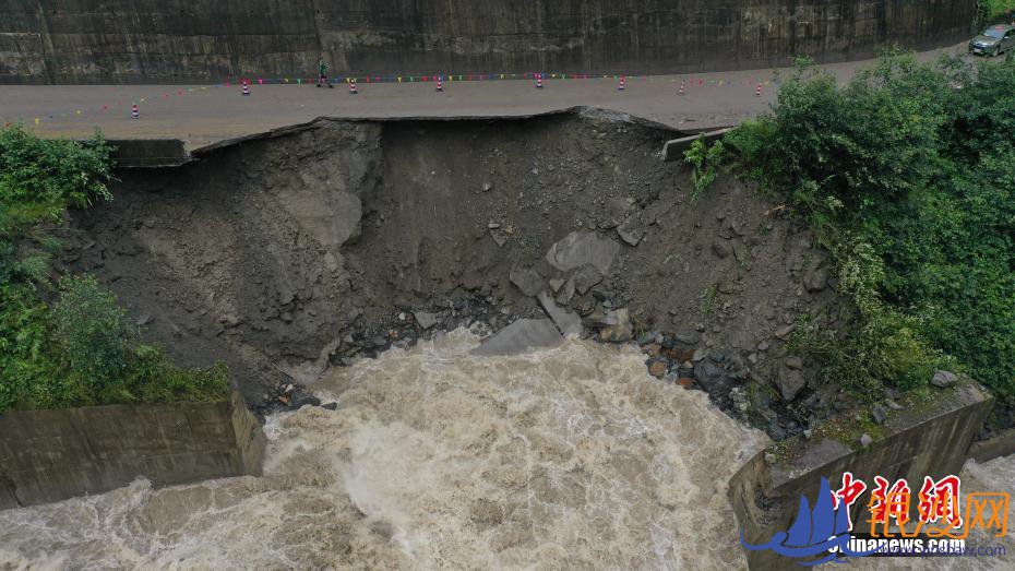 ���ع�·������֥����·������Ȼ�ֺ��ж�