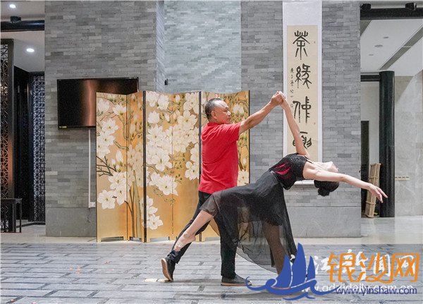 “仲夏之夜” 雅俗共赏--碧海银沙论坛