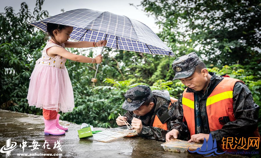 【地评线】中安时评:“小可爱”为“大可爱”撑伞是节日最好的礼物--湛江碧海银沙网