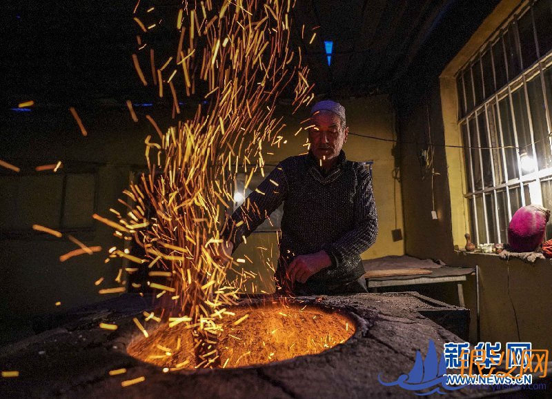 我,新疆人,需要一个馕