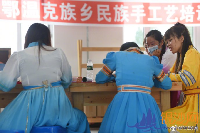 ̫�����Ƕ��¿����Ļ��е�һ����Ҫ���š����������������¿����������������ֹ�����ѵ�࣬�����ڼҵĸ�Ů�Ǿۼ���������̫�����İ��Ʒ�ӹ��������Ʒѣ�����ʵ���ˡ��ڼ��ſھ�ҵ��������һ��̫�����İ��Ʒ����������10��Ǯ��������ӭ��һ���չ˺��ӣ�һ������̫������ÿ��������������1500Ԫ�����롣�������������彡����ɶҲ��ȱ�������С�������