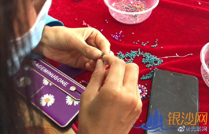 ̫�����Ƕ��¿����Ļ��е�һ����Ҫ���š����������������¿����������������ֹ�����ѵ�࣬�����ڼҵĸ�Ů�Ǿۼ���������̫�����İ��Ʒ�ӹ��������Ʒѣ�����ʵ���ˡ��ڼ��ſھ�ҵ��������һ��̫�����İ��Ʒ����������10��Ǯ��������ӭ��һ���չ˺��ӣ�һ������̫������ÿ��������������1500Ԫ�����롣�������������彡����ɶҲ��ȱ�������С�������