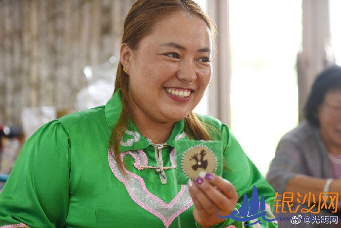 ̫�����Ƕ��¿����Ļ��е�һ����Ҫ���š����������������¿����������������ֹ�����ѵ�࣬�����ڼҵĸ�Ů�Ǿۼ���������̫�����İ��Ʒ�ӹ��������Ʒѣ�����ʵ���ˡ��ڼ��ſھ�ҵ��������һ��̫�����İ��Ʒ����������10��Ǯ��������ӭ��һ���չ˺��ӣ�һ������̫������ÿ��������������1500Ԫ�����롣�������������彡����ɶҲ��ȱ�������С�������