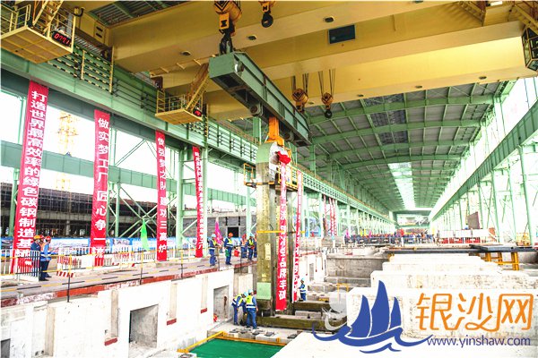 湛钢三高炉系统热轧工程精轧牌坊吊装