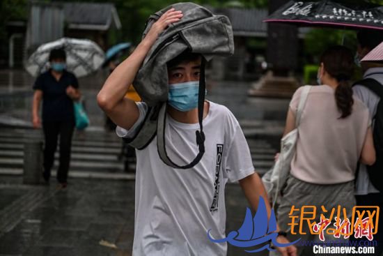 9��4�հ������㶫ʡ�������������һ��������������ꡣ���죬����ͬʱ�����˱���Ԥ�������Ԥ���� ��������� �����F ��