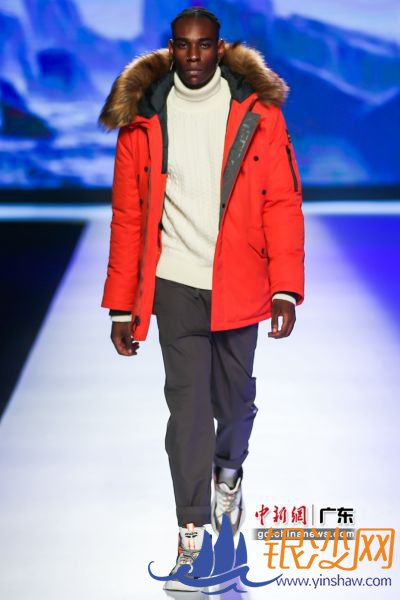 此间正在举行的2020广东时装周-秋季上,跨境电商“全球速卖通”发布“StyleZone风格化”时装秀。韶通供图 此间正在举行的2020广东时装周-秋季上,跨境电商“全球速卖通”发布“StyleZone风格化”时装秀。韶通供图