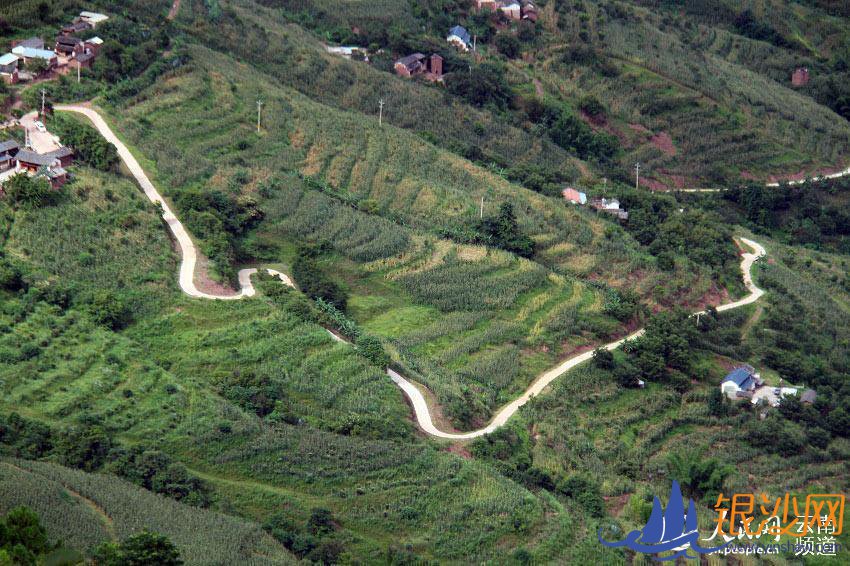 云南漾濞:乡村公路通了 致富希望来了