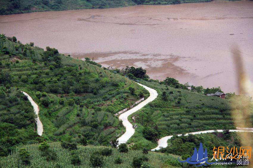 云南漾濞:乡村公路通了 致富希望来了