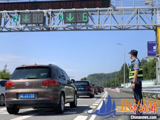 广东中秋国庆假期高速单日车流量创新高 广东省交通运输厅 供图 广东中秋国庆假期高速单日车流量创新高 广东省交通运输厅 供图