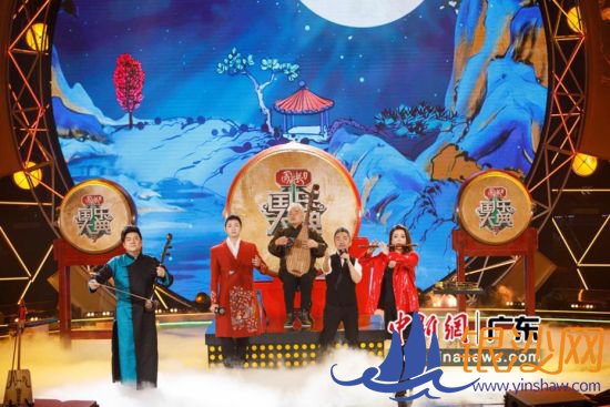 5位国乐大师演奏演唱《国乐大典》第三季节目主题曲《天籁合鸣》。广东卫视 供图 5位国乐大师演奏演唱《国乐大典》第三季节目主题曲《天籁合鸣》。广东卫视 供图