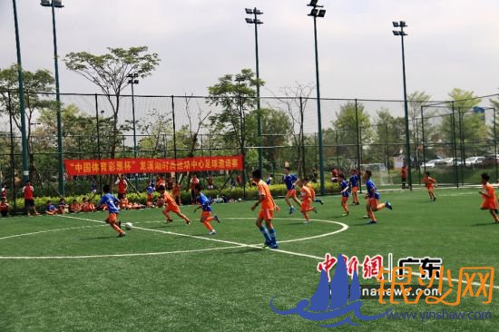 青少年激情参与足球赛 主办方供图 青少年激情参与足球赛 主办方供图