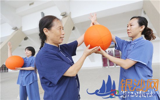 无极球 转出健康和快乐