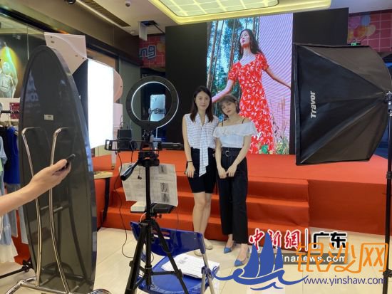 党员志愿服务队组织参与社区志愿服务。广百供图 党员志愿服务队组织参与社区志愿服务。广百供图