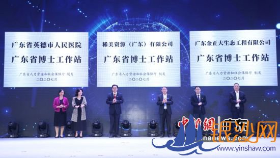 11��4�գ�Ӣ����Ӣ���˲Žڿ�Ļ������ �� 