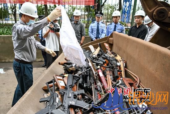 广东韶关销毁枪支现场。 陈骥旻 摄 广东韶关销毁枪支现场。 陈骥旻 摄
