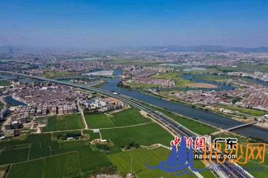 汕揭高速。作者:曹定国 汕揭高速。作者:曹定国