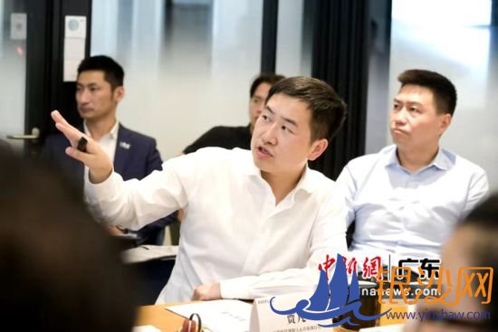 蜜蜂科技创始人兼首席执行官贾凡在作介绍。翁俊杰摄 蜜蜂科技创始人兼首席执行官贾凡在作介绍。翁俊杰摄