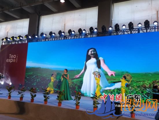 2020中国(广州)国际茶业博览会11月26日开幕,来自湖北省赤壁市茶企组团的“赤壁青砖茶”展区,推出各种新颖、个性化的茶产品。王华摄影 2020中国(广州)国际茶业博览会11月26日开幕,来自湖北省赤壁市茶企组团的“赤壁青砖茶”展区,推出各种新颖、个性化的茶产品。王华摄影