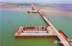 湛江环城高速南三岛大桥完成主墩承台钢套箱下放