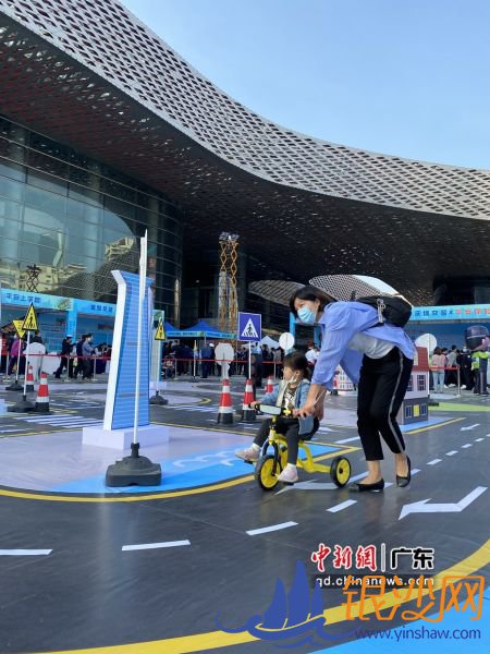 市民体验活动。方伟彬摄影。 市民体验活动。方伟彬摄影。