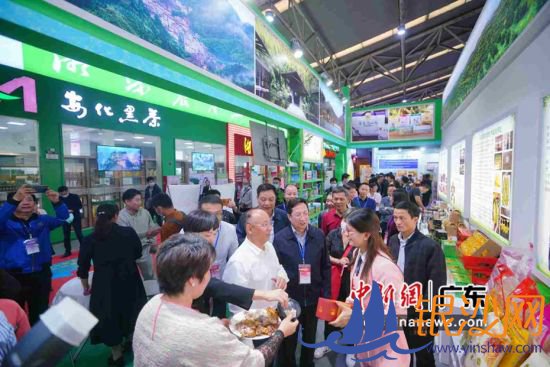 ���ݷ�ƶ��Ʒչ����������� 120������ɫ��ƶ��Ʒ����