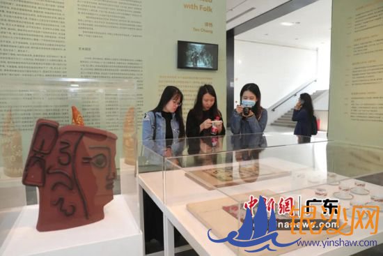 第三届广东省高校陶艺作品学院展暨“关于陶瓷的十种好方式”广美陶艺教学成果梳理展在广州美术学院大学城美术馆开幕。图为展览现场。黄伟哲 摄 第三届广东省高校陶艺作品学院展暨“关于陶瓷的十种好方式”广美陶艺教学成果梳理展在广州美术学院大学城美术馆开幕。图为展览现场。黄伟哲 摄