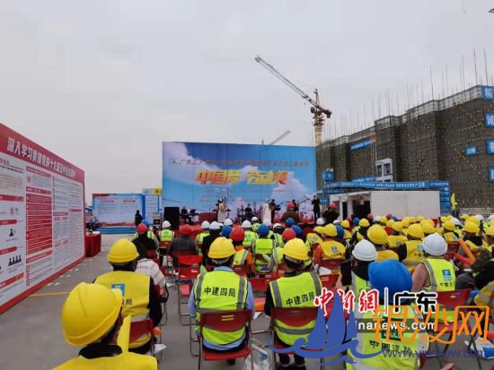 广东工人艺术团慰问演出走进“天空之城”。作者:霍嘉琪 广东工人艺术团慰问演出走进“天空之城”。作者:霍嘉琪