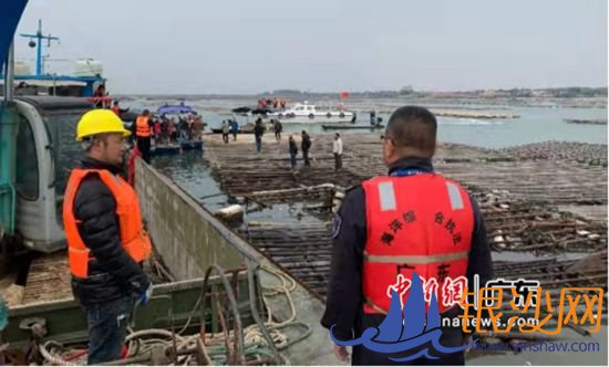 广东省海洋综合执法总队组织联合行动清理定置网。粤海综供图 广东省海洋综合执法总队组织联合行动清理定置网。粤海综供图