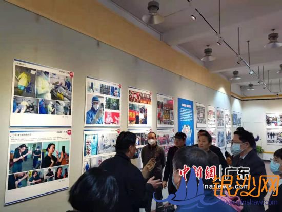 �����޽������¾�����Ӣ����Ӱչ���ڹ��ݾ��С����ߣ����� 