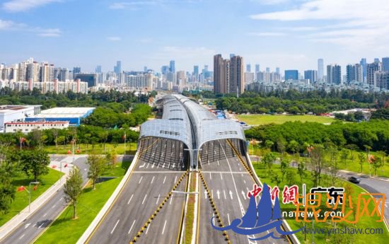 深圳滨海大道跨月亮湾大道主线桥31日通车(前海管理局 供图) 深圳滨海大道跨月亮湾大道主线桥31日通车(前海管理局 供图)