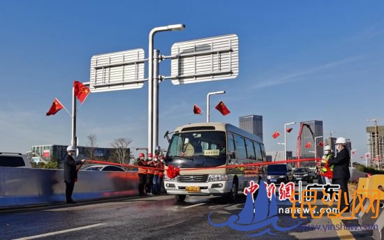 深圳滨海大道跨月亮湾大道主线桥31日通车(前海管理局 供图) 深圳滨海大道跨月亮湾大道主线桥31日通车(前海管理局 供图)