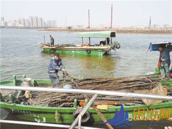整治非法养殖设施 守护蓝色海湾